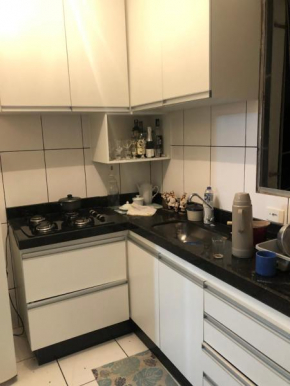 Alugo quarto em AP compartilhado